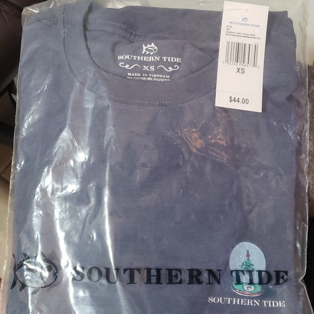 NWT Southern Tide Women's Catching Snow & Mistletoe Long Sleeve Tee Shirt XS - Picture 2 of 3
